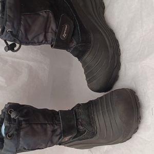 Alpine Design Kids Snow Boots size 4 (HYEO)